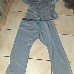 Figs Gray Technical Collection Scrub Top (XXL) And Bottom XXL
